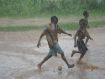 Fußball im Regen Fußball